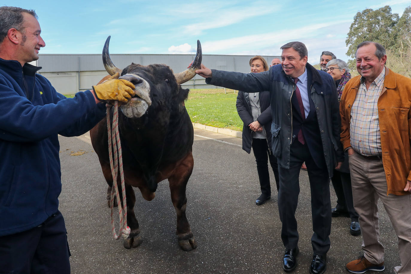 Luis Planas visita las instalaciones de Ascol