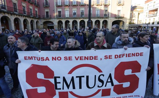 «Una empresa pública no se sostiene sin inversión y a base de horas extras»