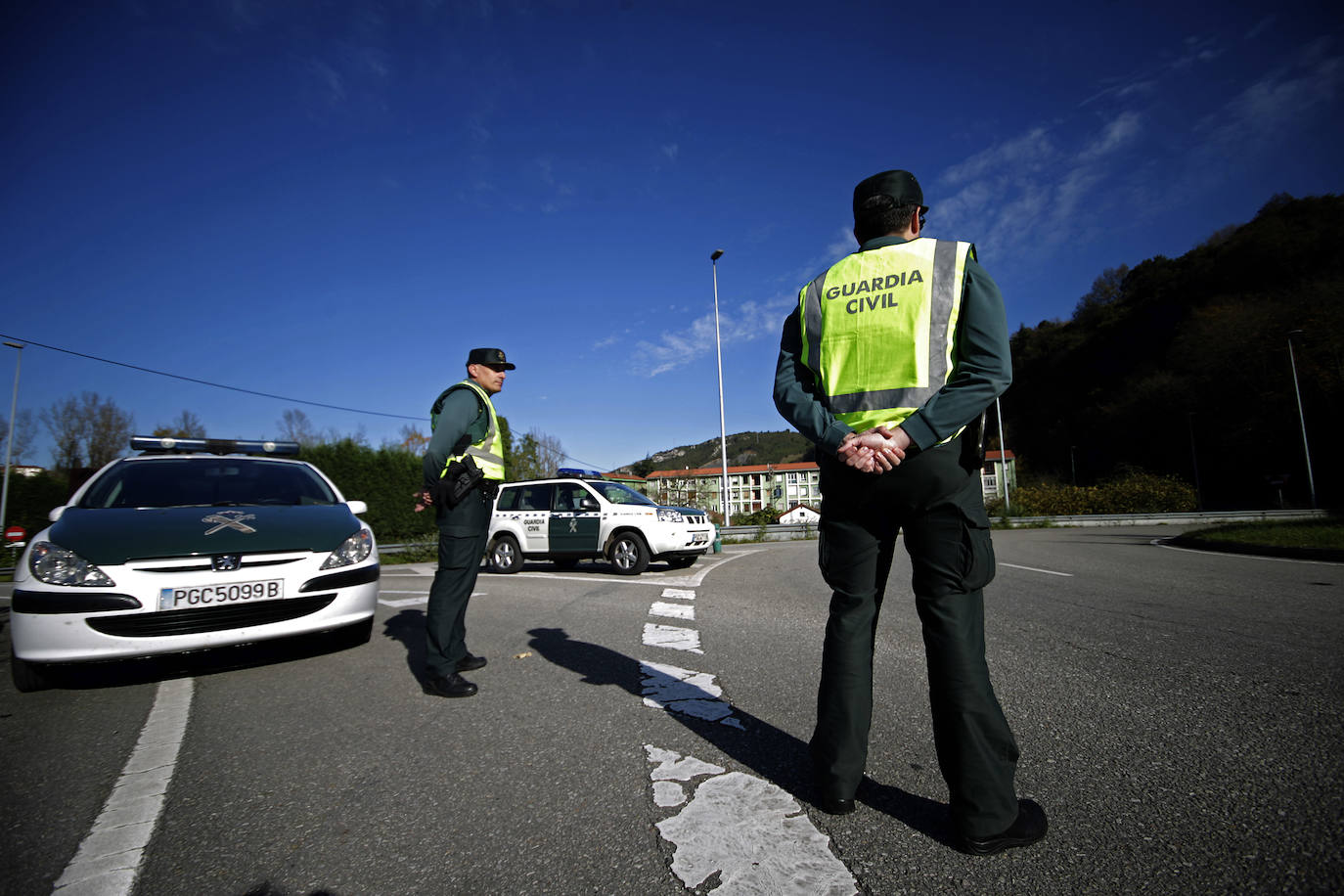 Seis detenidos y otros seis investigados por 25 robos en casas en Asturias