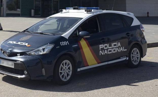 Detienen a dos miembros de una banda itinerante tras robar 17 móviles en un centro deportivo de Oviedo