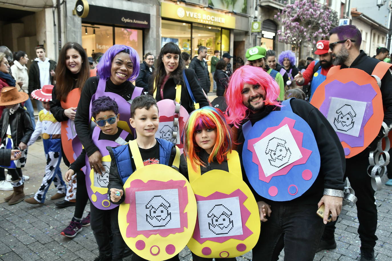 Los escolinos devuelven a Avilés a los años noventa