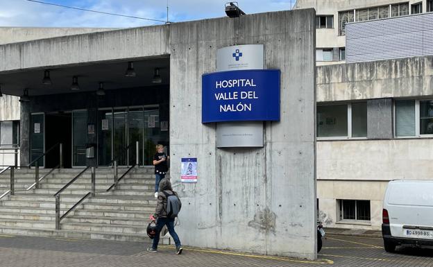 Tres bomberos heridos en un incendio forestal en Sobrescobio