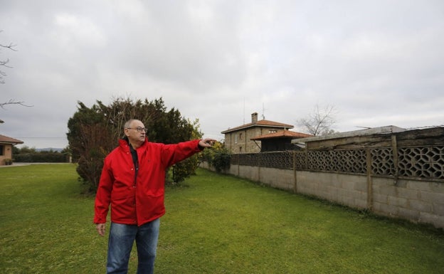 Un vecino de Castiello se topa con dos ladrones en su casa