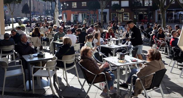 Los hosteleros urgen la llegada de la nueva ordenanza para ampliar sus terrazas y el horario