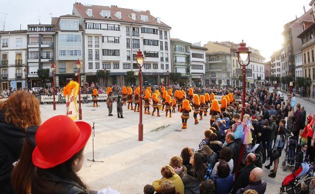 El carnaval de Villaviciosa se expande más allá de la capital y llega a la zona rural