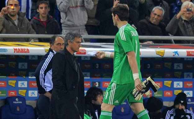 «Si lo senté en el banquillo, por algo será»: el mensaje de Mourinho para que Ibai lance un penalti a Casillas