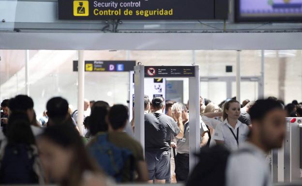 Sacar líquidos y portátiles en los controles de los aeropuertos españoles será historia en 2024