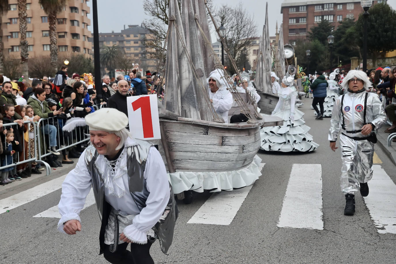 En directo: sigue el desfile del Antroxu de Gijón