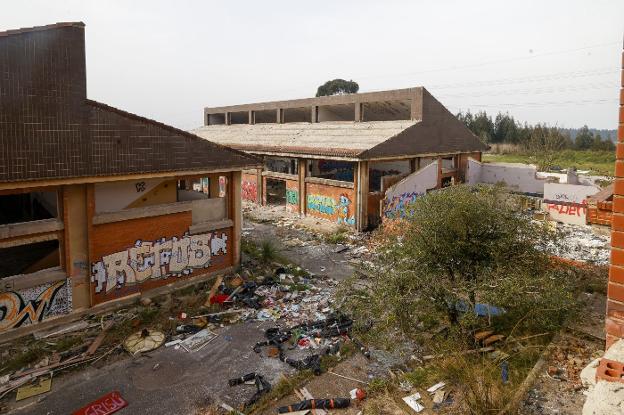 El Ayuntamiento da diez días al Principado para inspeccionar los daños del instituto de Valliniello