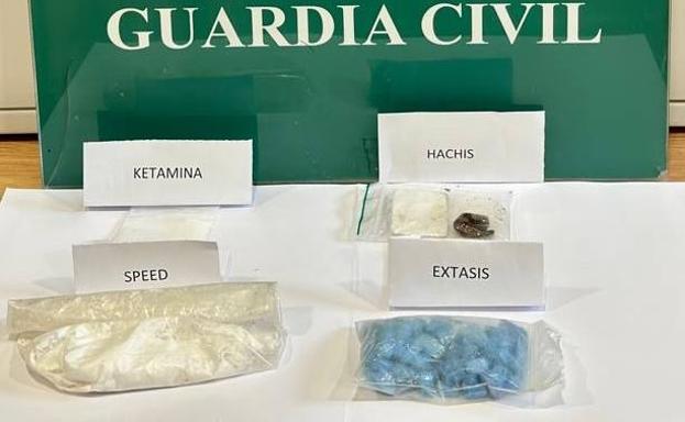 Dos detenidos en Valdés con 76 pastillas de éxtasis, hachís, ketamina y speed