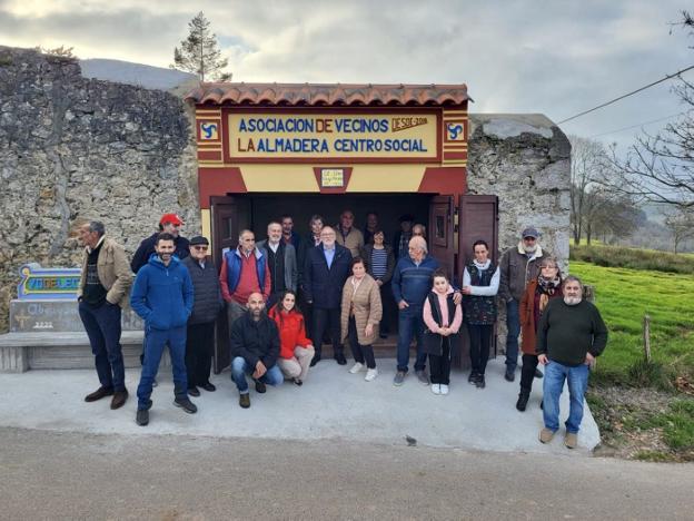 Los vecinos de San Esteban y Abéu inauguran el noveno centro social de Ribadesella