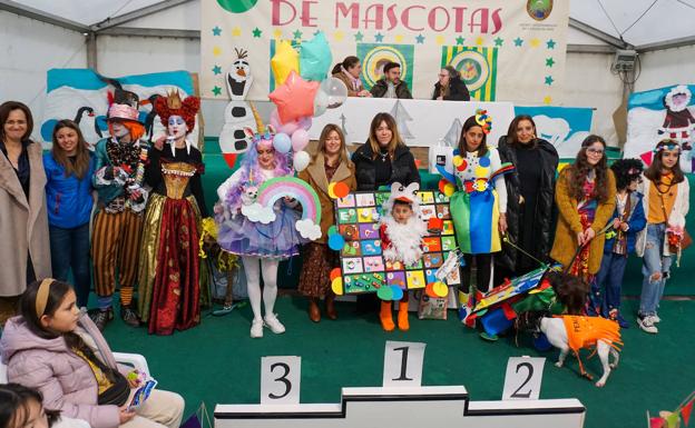 Las mascotas, de carnaval en Cangas de Onís
