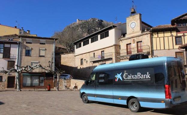 CaixaBank refuerza la presencia de su oficina móvil en zonas rurales