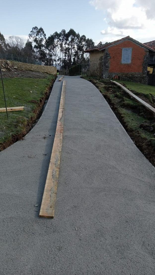 Pravia inicia la renovación integral de dos kilómetros de viales en Selgas de Arriba