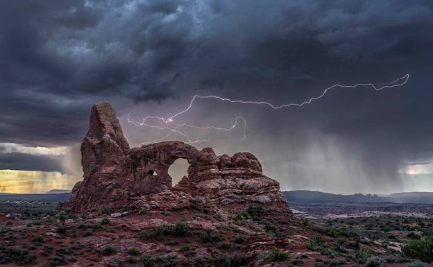 Un espectacular rayo, foto ganadora del Memorial María Luisa