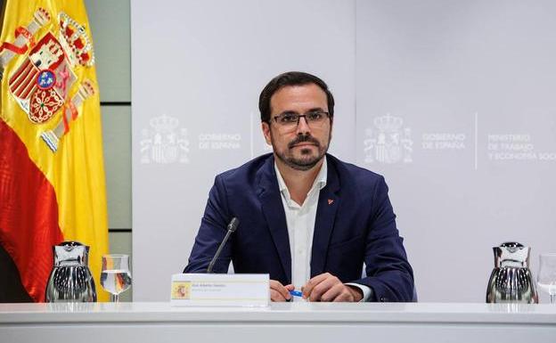 Ultimátum de Garzón al PSOE: un mes para desbloquear la publicidad de alimentos a menores