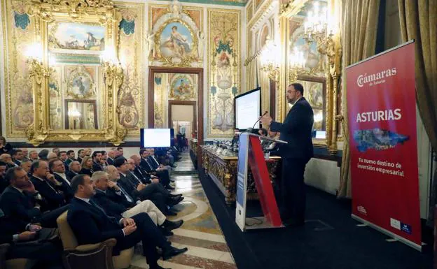 Barbón vende Asturias en Madrid como «el gran polo logístico del Cantábrico»