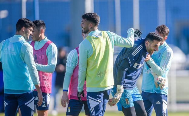 Cervera recupera a Luismi y deja a Camarasa en Oviedo