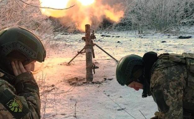 Kiev afirma que Rusia pierde a diario 500 combatientes en la batalla por Bajmut