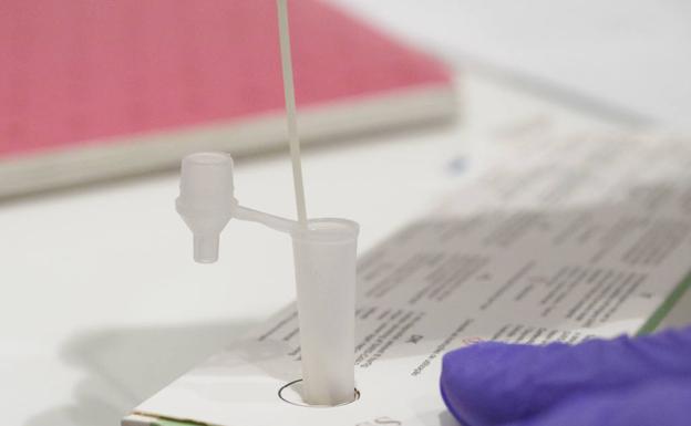 Sanidad retira todos los lotes de unos test de detección de covid