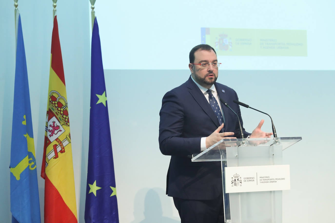 Barbón, al comisionado: «Te vamos a poner deberes. El noroeste es la periferia de la periferia»