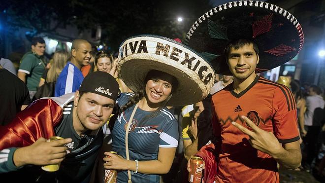 La Marina brasileña busca a hincha mexicano que se lanzó al mar desde un crucero