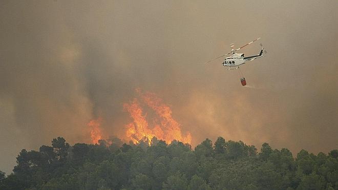 El Gobierno aumenta el presupuesto y los medios para combatir los incendios