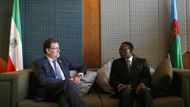 Rajoy y Obiang charlan de fútbol