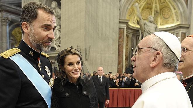 La Reina Letizia se suma al blanco