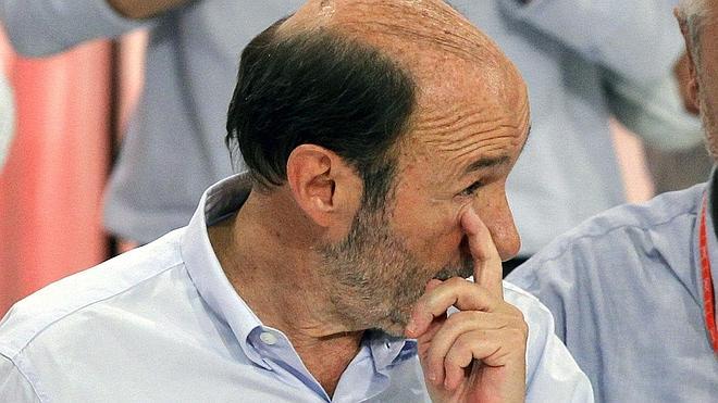 Rubalcaba se despide: «Dejo la primera línea pero nunca abandonaré mi compromiso político»