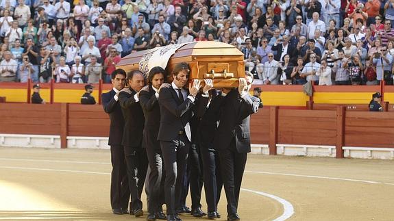 Emocionante último adiós a José María Manzanares