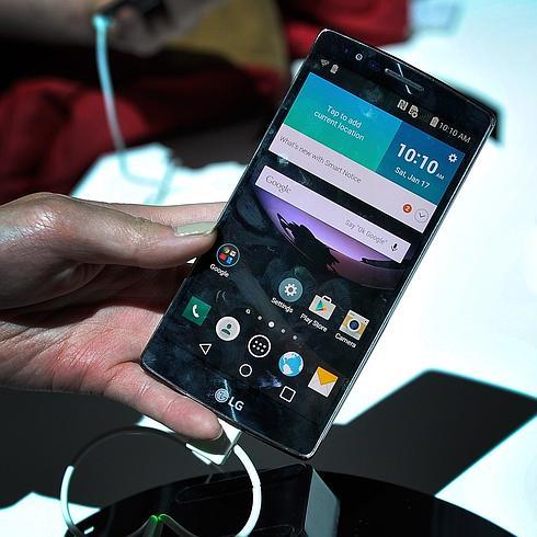 LG sigue la línea y presenta su segundo teléfono curvo