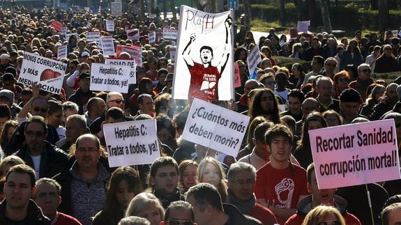 Afectados por la HepatitisC se querellarán contra Ana Mato por 'dejar morir' a 4.000 pacientes