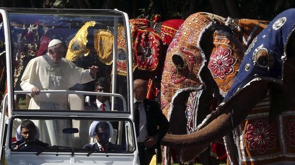 El Papa defiende cada identidad y la vida en armonía ante budistas, hinduistas, islámicos y cristianos