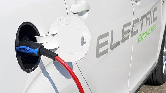 Crean el primer neumático que recarga la batería de un coche eléctrico o de un híbrido