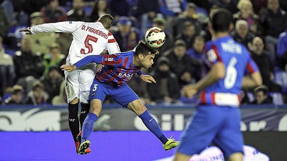 La efectividad del Sevilla minimiza el mejor juego del Levante