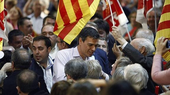 Pedro Sánchez: «Votar al PSOE es decir 'no' a la resignación y 'sí' al empleo estable»