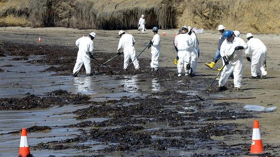 California declara el estado de emergencia a causa del vertido de crudo en Santa Bárbara