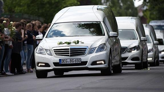 El avión con los restos de las víctimas de Germanwings aterrizará en Barcelona el lunes