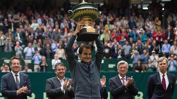 Federer gana en Halle a una semana de Wimbledon