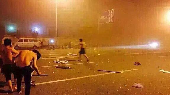 Al menos 17 muertos tras una enorme explosión en Tianjin, al norte de China