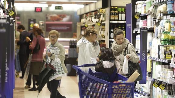 La confianza del consumidor cae 3,9 puntos en febrero