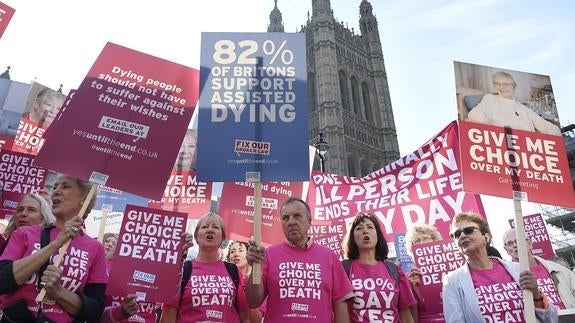 El Parlamento británico rechaza la Ley del Suicidio Asistido