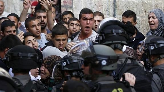 Enfrentamientos en la Explanada de las Mezquitas entre palestinos y policías israelíes