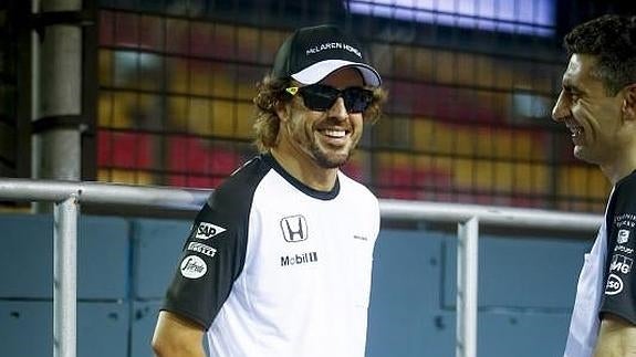 Alonso busca el amanecer por la noche