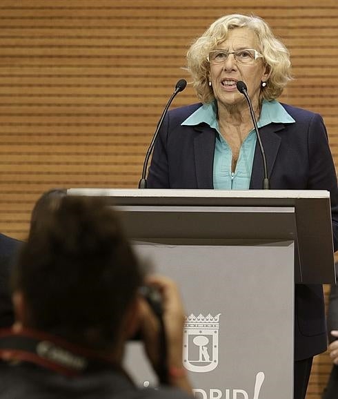 Carmena quiere que los universitarios ayuden a barrer Madrid