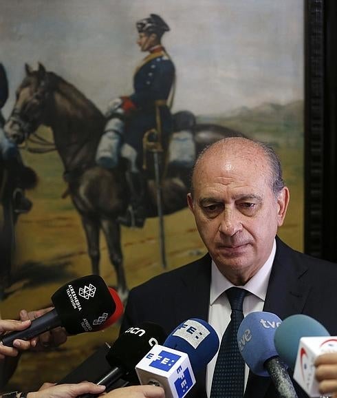 Fernández Díaz defiende a Cañizares tras sus declaraciones sobre los refugiados