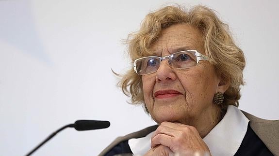 Carmena propone concursos de recoger colillas entre los niños