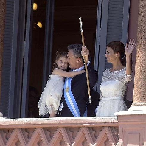 Macri pide unión al jurar su cargo como presidente de Argentina