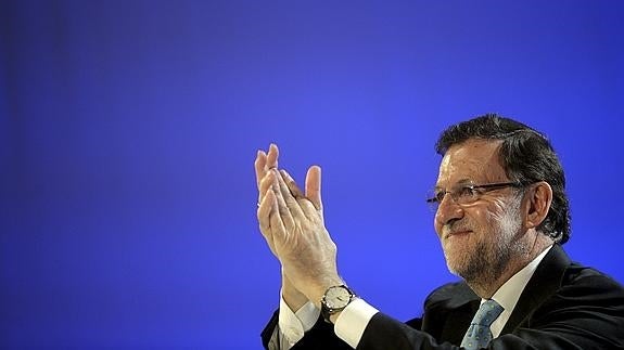 Rajoy promete la gratuidad de los libros de texto digitales y un museo de historia nacional